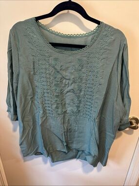 Women’s Embroidered Scoop Neck Top - Sage Green